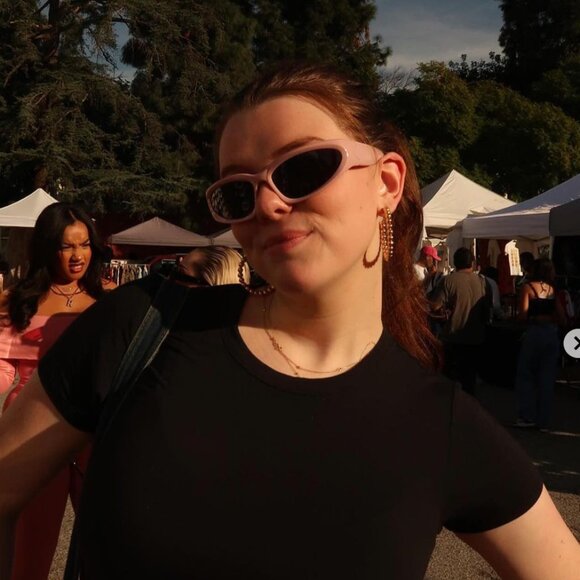 Meet your Posher, Olivia - Picture 2 of 3